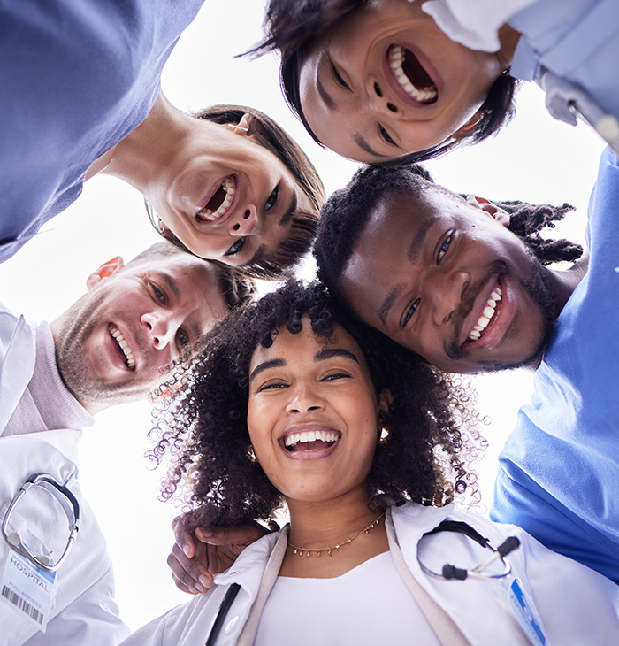doctor-group-portrait-and-below-circle-for-motiva-700x730px